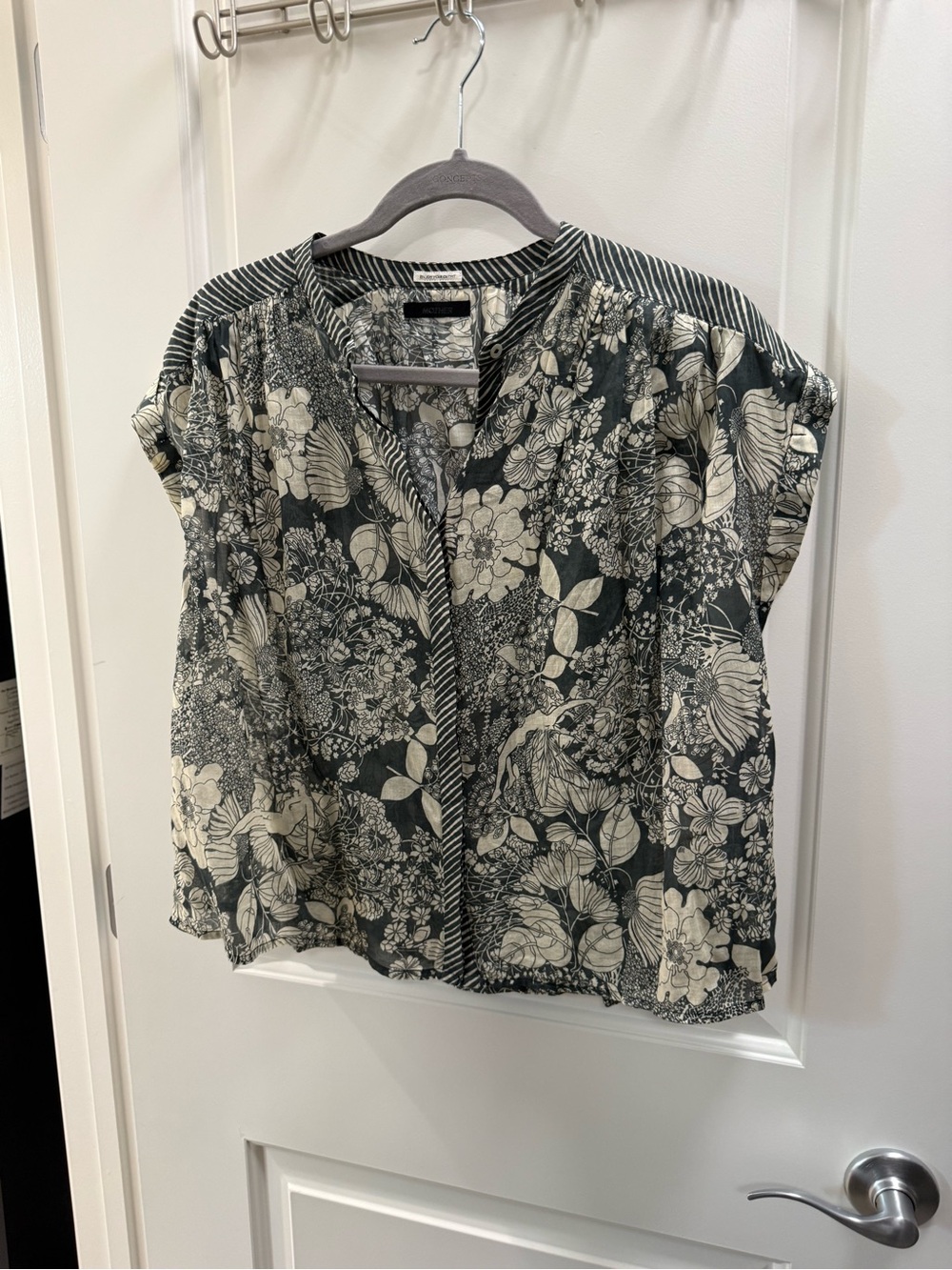 New without tags MOTHER Floral Short-Sleeve Blouse in Black and Cream